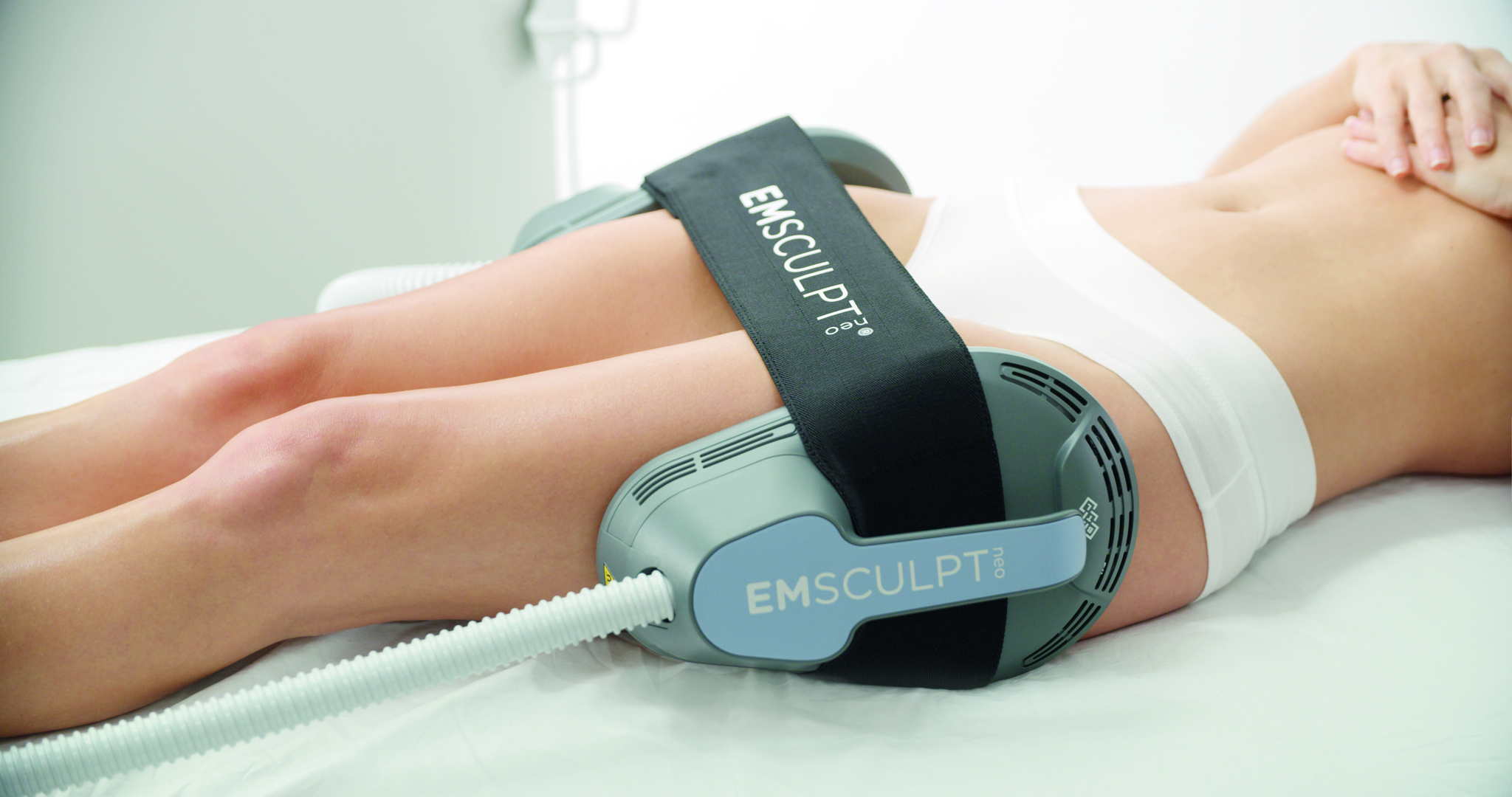 Emsculpt NEO treats outer thighs